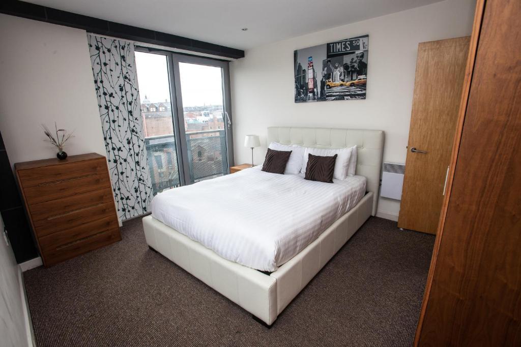 Cranbrook House Apartments - Near Ice Arena Nottingham Room photo